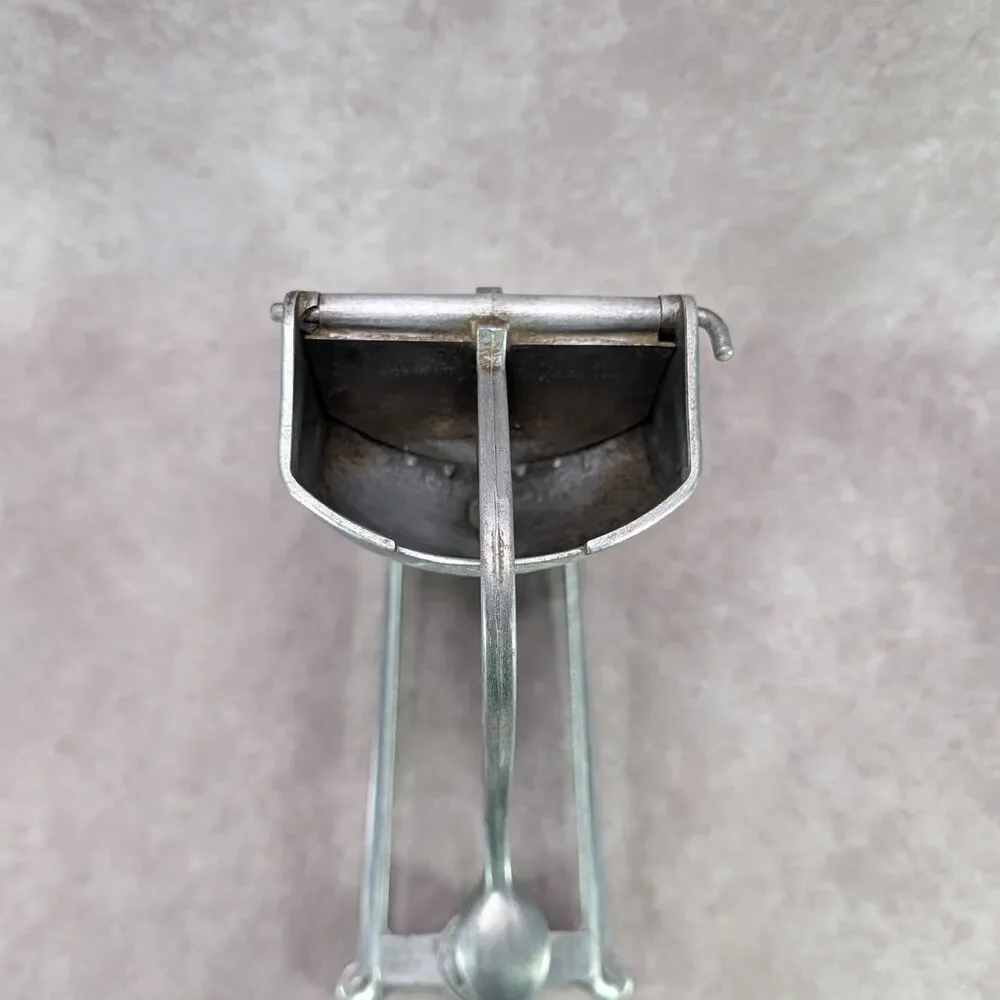Vintage Wear-Ever Aluminum Citrus Juicer Hand Press Manual Lemon Lime Squeezer